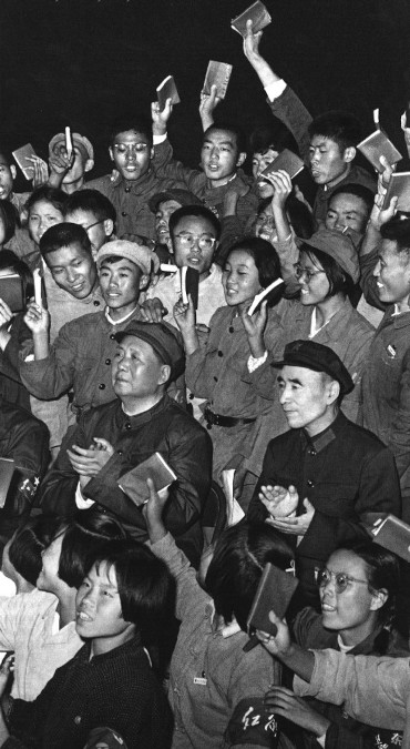 Mao Zedong, Lin Biao e Guardas Vermelhos em Beijing, em dezembro de 1966.