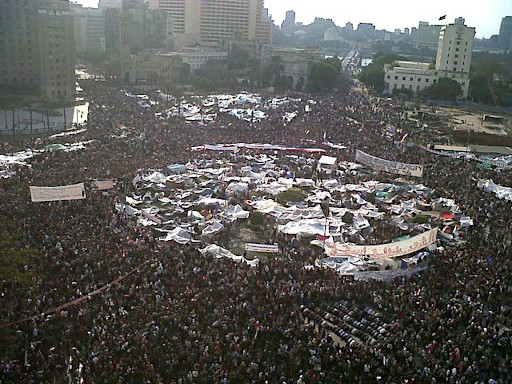Protesto contra Mubarak na Praça Tahrir, no Cairo, em 2011. Foto de Mona.